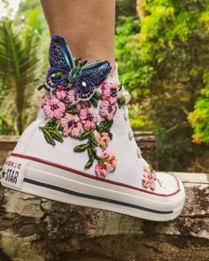 Upcycle Shoes, Shoe Embroidery, Shoes Butterfly, Mode Kimono, Embellished Shoes, Embroidery Shoes