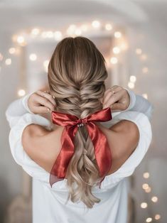 Christmas Hair Styles For Kids, Christmas Morning Hairstyles, Curly Inspiration, Fishtail Hair, Braid Fishtail, Hairstyles Christmas, Bow Braid, Xmas Outfit