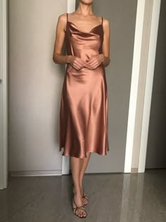 Rose Gold Cowl Neck Silk Satin Midi Length Slip Dress Sangles - Etsy Belgique Luxury Silk Modal Satin Dress For Women, Chic Fitted Slip Dress At Cheap Price, Wedding Slip Dress With Satin Finish And Spaghetti Straps, Elegant Summer Bridesmaid Dress With Spaghetti Straps, Fitted Slip Dress For Wedding, Bridesmaid Satin Slip Dress, Satin Bridesmaid Dress With Spaghetti Straps For Wedding, Satin Wedding Night Dress, Satin Spaghetti Straps Bridesmaid Dress For Wedding