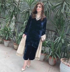 Winter Cord Set Outfit Women, Velvet Short Kurti, Velvet Cord Set Outfit, Wedding Velvet Set With Straight Kurta, Velvet Short Kurti Pakistani, Festive Velvet Set For Eid, Straight Velvet Kurta For Festivals, Semi-stitched Velvet Kurta For Eid