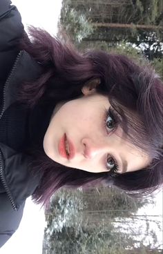 Short Hair Purple Color, Dull Purple Hair, Black Hair With Tips Dyed, Dye Hair Aesthetic, Purpleish Hair, Purple Aesthetic Hair, Purple Hair Girl Aesthetic, Short Plum Hair, Dyed Hair Inspiration For Brunettes