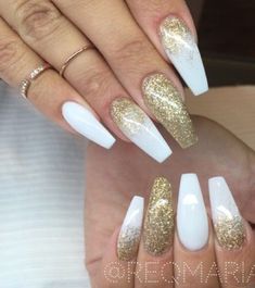 White And Gold Nails, Gold Acrylic Nails, White Coffin Nails, Gold Nail Designs, Mail Ideas, Gold Glitter Nails, Gold Nail, White Acrylic Nails, White Nail Designs