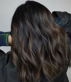 Cool Colored Highlights For Brown Hair, Dark Brown Hair Balayage Naturally Curly, Dark Hair Brunette Highlights, Fall Inspired Hair Color 2023, Dark Hair Brown Balayage, Buttery Highlights Brown Hair, Types Of Hair Coloring Techniques, Mushroom Brown Medium Length Hair, Partial Baylage Brunette