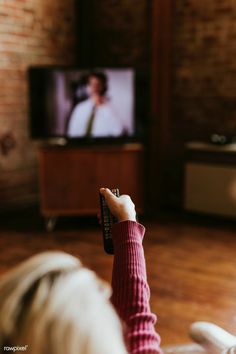 Person Watching Tv Aesthetic, Blm Painting, Girl Watching Tv, People Watching Tv, Cinemagraph Inspiration, Watching Movies Aesthetic