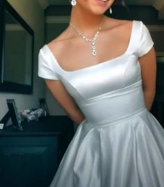 Cap Sleeve Wedding Gown, Debutante Dresses, Weddding Dress, Bridal Dresses Vintage, Chic Prom Dresses, Bride Dress Simple, Chic Dress Classy, Fiesta Outfit