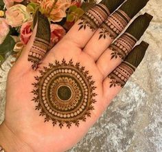 Round Mehndi Design, Front Mehndi Design, Palm Mehndi Design, Tato Henna, Mehndi Designs For Kids, Very Simple Mehndi Designs, Simple Mehndi Designs Fingers, Mehndi Decor, Latest Bridal Mehndi Designs