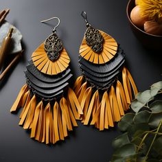 leather earrings Leather Jewelry Making, Fringe Earring, Diy Jewellery Designs, Diy Leather Earrings, Earrings Aesthetic, African Necklace, Earrings Inspiration