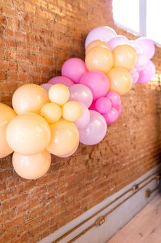 Mother's Day Grab and Go Balloon Garland Balloon Bouquet Ideas, Mothers Day Decorations, Momma Mia, Mothers Day Balloons, Beautiful Balloons, Mothers Day Special, Balloon Decor, Balloon Bouquet, Balloon Garland