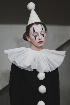 Mime Clown Costume, Harlequin Halloween Costume, Harlequin Clown Costume, Dark Clown Costume, Perriot Clown, Mime Aesthetic, Pierrot Clown Makeup, Pierrot Clown Costume, Mime Halloween Costume