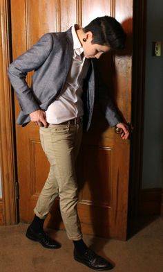 androgynous this is something that i want Workplace Outfits, Andro Style, Dyke Fashion, Andro Fashion, Gender Board, Unisex Outfits, Genderqueer Fashion, Androgynous Girls