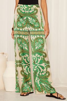 A gorgeous green satin printed trouser, the perfect wear with the matching blouse for a sleek and elegant outfit. Pair with a cute white tshirt for a casual but comfy holiday look, the perfect way to dress glam but feel good. Featuring; Satin fabric, Wide leg, Elastic waist. 100% Polyester. Grammy Awards Red Carpet, Costum Elegant, Swimwear Dress, Printed Trousers, Celebrity Red Carpet, Lovely Clothes, Pantalon Large, Wedding Guest Dress Summer, Glam Dresses