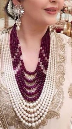 Neeta Ambani, Viren Bhagat, Nita Ambani, Indian Celebrity, Temple Jewelry Necklace, Kundan Jewellery Set, Gold Jewelry Outfits, Pearl Necklace Designs