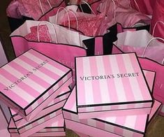 Victoria's Secret Aesthetic, Doutzen Kroes, Top Makeup Products, Pastel Pink Aesthetic, Pink Girly Things, Pink Vibes, Victoria Secret Angels, Victoria Secrets