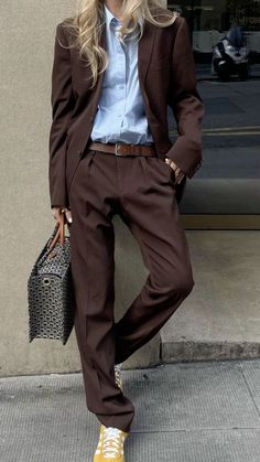 Brown Trousers Outfit, Brown Pants Outfit, Brown Suit, Outfit Inspo Casual, Brown Suits, Copenhagen Style, Brown Outfit, Brown Belt, 가을 패션