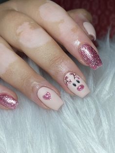 Reindeer Acrylic Nails, Pink Sparkle Christmas Nails, Reindeer Nails Designs, Fake Nails Designs, Beauty Hacks Nails, Acrylic Toe Nails, Christmas Nails Easy