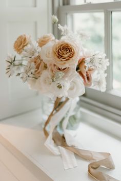 Toffee, Caramel, Mocha, Latte, Beige, Sand, White, Rose, Ranunculus, Wedding, Bouquet, Modern Bride Bouquet Pink, Creative Floral Design, Silk Wedding Bouquets, Champagne Bridesmaid, Rose Wedding Bouquet