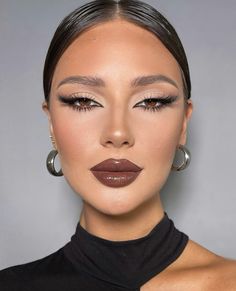 Maquillage On Fleek, Dark Lipstick, Brown Lipstick, Eye Makeup Pictures, Dope Makeup, Winter Makeup, Fancy Makeup, Dark Makeup, Glamour Makeup