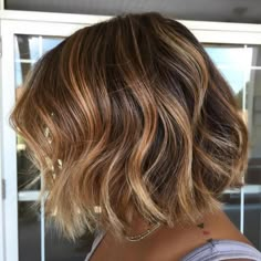 Brown Hair With Highlights And Lowlights, Beautiful Brown Hair, Hair Cuts 2017, Honey Balayage, Highlights Ideas, Brown Hair Shades, Colour Shades, Short Brown Hair, Hair Color Light Brown