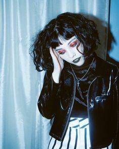 Heather Baron Gracie, 1980s Punk, Pale Waves, Goth Gifts, How To Impress, Robert Mapplethorpe, Edgy Makeup, Patti Smith, Goth Girl