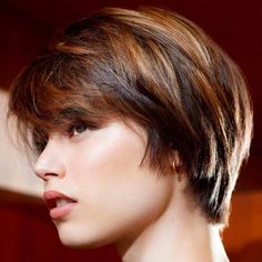 Very Short Bangs, 2020 Hair Trends, Winter Hair Trends, Women Haircut, Short Wavy Haircuts, Haircut Styles For Women, Straight Hair Cuts, Wavy Bob Hairstyles, Shampoo For Curly Hair