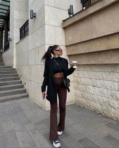 Brown Gym Leggings Outfit, Brown Flare Leggings Outfit Winter, Brown Legging Outfits Winter, Flared Brown Leggings Outfit, Brown Flair Legging Outfit, Chocolate Brown Leggings Outfit, Brown Leggings Outfit Summer, Styling Brown Leggings, Brown Lululemon Leggings Outfit