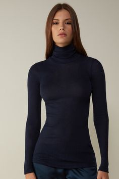 Long-sleeve High-Neck Tubular Top in Wool and Silk for sale on Official Intimissimi online shop. Discover all the latest products and buy them on the Intimissimi online shop. Elegant High Neck Winter Tops, Elegant High Neck Tops For Winter, Elegant Ribbed Merino Wool Tops, Elegant Fitted Merino Wool Tops, Fitted Elegant Merino Wool Tops, Fitted Merino Wool Tops For Layering, Stretch Merino Wool Solid Color Tops, Stretch Merino Wool Solid Top, Stretch Merino Wool Tops In Solid Colors