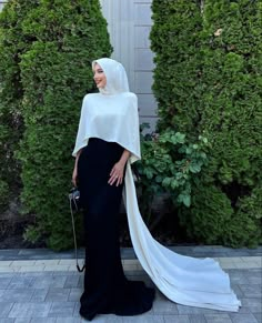 Prom Dresses 2023 Hijab, Hijabi Elegant Dress, Modest Gowns Hijab, Hijab Classy Outfits, Elegant Dresses Hijab, Hijab Graduation Outfit, Modest Graduation Outfit, Hijab Wedding Guest Outfit, Hijabi Dresses