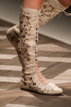 ETRO  Sheer Loveliness | ZsaZsa Bellagio - Like No Other Mode Hippie, Boots And Sneakers, Pretty Shoes, Summer 2016, Fashion Week Spring, Milan Fashion Week, Lace Up Boots, Cute Shoes