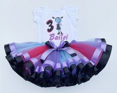 I offer you a beautiful outfit in the style of Vampirina. The outfit is made of quality materials so as not to damage the baby's skin. NOTES FOR THE SELLER -Number for personalizing the top. -Name to personalize the vertex. -Need by date. Sleeve for the top - short, long. TOP. The top of it is 100% cotton. Size 3-24 months it is a bodysuit, 2T-10T it is a shirt. (Since it is more handmade always remember the shirt needs to be washed inside out, hand washed and air dried). SKIRT - made of soft tu Skin Notes, Frozen Birthday Outfit, Frozen Tutu, Halloween Tutu, Birthday Girl Dress, Birthday Girl Outfit