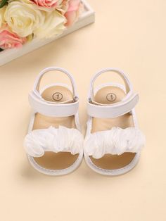 Baby Shoes Girl, Dr Kids, Baby Gril, Mom Dr, Baby Tumblr, Newborn Shoes, Baby Closet, Girl Closet