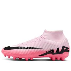 the nike vapor soccer shoe is shown in pink and black, with an upper part of the