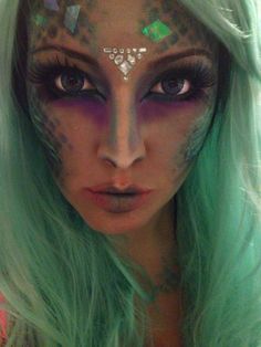 Mermaid makeup... maybe I can change the scales to vines for more of a spring goddess vibe Green Alien Makeup, Alien Makeup, Hallowen Ideas, Green Alien, Circle Lenses