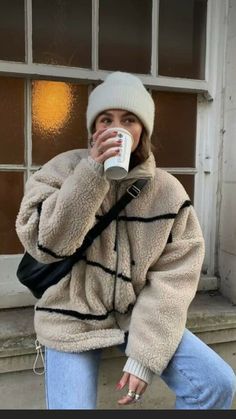 Outfit Inspo Cold Weather, Look Adidas, Estilo Indie, Winter 22, Skandinavian Fashion, Cold Outfits, Fall Winter Wardrobe, Winter Fits, Winter 2022