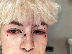 Button Up Nose, Simple Makeup Designs, Gender Neutral Eye Makeup, Inner Eyebrow Piercing, Masculine Alt Makeup, Bowie Inspired Makeup, Androgynous Makeup Looks, Makeup With Dots, Eyeliner Under The Eye