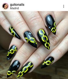 Yellow Black Nails, Chain Nail Art, Black Nails Design, Anime Nails, Daisy Nails, Black Nail Designs, Design Nails, Nail Tattoo