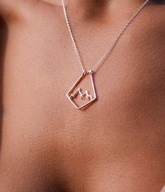 Safeguard your cherished rings with our Mountain 🏔️ Ring Holder Pendant Necklace, combining functionality with an elegant design. This stylish necklace features a beautiful scallop shell motif, providing a secure and sophisticated way to keep your rings close to your heart. Pendant height: 25mm  Pendant width: 21mm 3-9 US RING SIZE Premium Materials: Expertly crafted from high-quality 925 sterling silver over 14k gold plated or rhodium , ensuring durability and a radiant shine.  * Elegant Design: Features a scallop shell-inspired pendant with a secure ring holder, allowing you to attach and remove rings effortlessly.  * Versatile Style: Perfect for everyday wear or special occasions, adding a touch of elegance to any outfit.  * Adjustable Chain: Comes with an adjustable chain to ensure a Minimalist Metal Jewelry, Cadmium-free, Minimalist Metal Jewelry Cadmium-free, Minimalist Cadmium-free Metal Jewelry, Nickel-free Minimalist Jewelry For Anniversary, Stainless Steel Pendant Jewelry For Anniversary, Minimalist Nickel-free Jewelry For Anniversary, Sterling Silver Rose Gold Birthstone Jewelry, Rose Gold Sterling Silver Birthstone Jewelry, Dainty Stainless Steel Jewelry For Anniversary