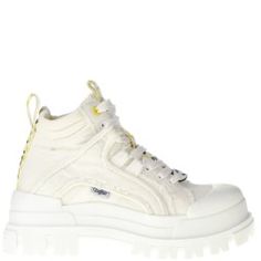 Shop deze stoere boots bij Taft #sneakers #white Nike Sneakers, Jordans Sneakers, Sneakers White, White Sneaker, Air Jordan Sneaker, Buffalo, Air Jordans