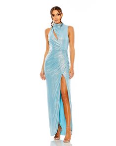 Mac Duggal

 Tissu jersey métallisé (100 % polyester)

 Entièrement doublé

 Encolure haute




 Sans manches




 Découpe du corsage en trou de serrure




 Fente avant à hauteur des cuisses

 Fermeture éclair dissimulée au dos

 Environ. 62,5" du haut de l'épaule à l'ourlet inférieur

 Disponible en bleu poudre (bleu clair), noir, moka et paon

 Modèle #27085 Neutral Dresses, Powder Blue Color, Spring Wedding Guest Dress, Bridal Bridesmaid Dresses, Fishtail Dress, Bride Groom Dress, Sleeveless Gown, Sequin Gown, Mac Duggal