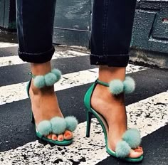 I freaking love pom pom heels Pom Pom Heels, Green High Heels, Mode Shoes, Boyfriend Jean, Bride Shoes, Open Toe Sandals