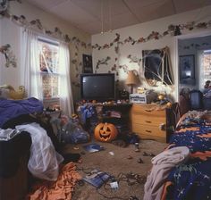 Midwest Autumn, Halloween Town Aesthetic, Childhood Halloween, Halloween 90s, Halloween Room, Season Of The Witch, Best Seasons, House Room, Autumn Aesthetic