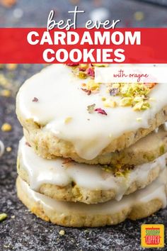 Crisp and soft cookies topped with vanilla icing and edible flowers. Cardamon Cookies, Cardamom Cookies Recipe, Cardamom Spice, Cardamom Recipe, Cardamom Cookies, Orange Cardamom, Cookie Exchange Recipes, Resepi Biskut, Cookie Platter