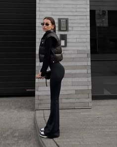 Clasic Cloths Woman Winter, Flared Legging Outfit, Neautral Clothing, Cozy Lounge Outfits, Combine Clothes, Leggings Outfit Winter, Lounge Outfits