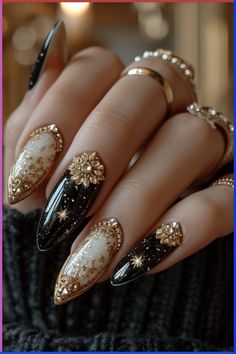 Black Designer Nails, Nail Art Wedding Elegant, Gold Black Nails, Elegant Acrylic Nails, Heart Nails Design, Black And Gold Nail Designs, Black Nails With Gold, Celestial Nails, Black And Gold Nails