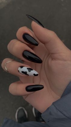 Black And White Nail, Cow Nails, روتين العناية بالبشرة, White Nail, Short Acrylic Nails Designs, Girls Nails, Nails Inc