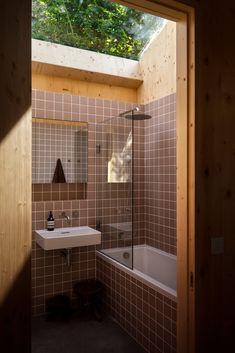 Ochre brown square tiles on wood frame bathroom Tree Courtyard, Brown Bathroom, Courtyard House, Tiny Bathroom, Bathroom Inspo, Contemporary Architecture