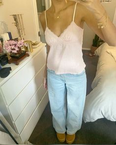 Photo inspo Paris Fashion Inspo Summer, Quoi Porter, White Dining Table, Extension Table, Stockholm Fashion, Cute Everyday Outfits, Basic Outfits, Metallic Thread