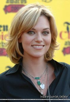 medium length from another angle Hilarie Burton Photo: Hilarie Hilarie Burton, Medium Length Hair Cuts, Layered Hair, Gorgeous Hair