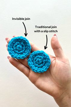 a hand holding two crocheted buttons with the words invisible join and traditional join