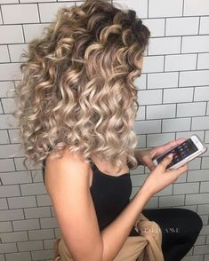 Hairstyle Mom Haircuts, Curly Hair Styles Naturally, Gorgeous Hair, Hair Day, Wavy Hair, Hair Hacks, Hair Looks