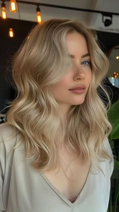 Beige Blonde Hair Fair Skin, Dark Blonde Lob With Bangs, Dirty Blonde Hair Color, Dirty Blonde Hair Color Ideas, Warm Blonde Hair, Blonde Lowlights, Neutral Blonde, Blonde Hair Color Ideas